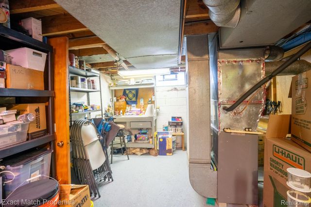 102 E Cornell Avenue, Pontiac, MI 48340