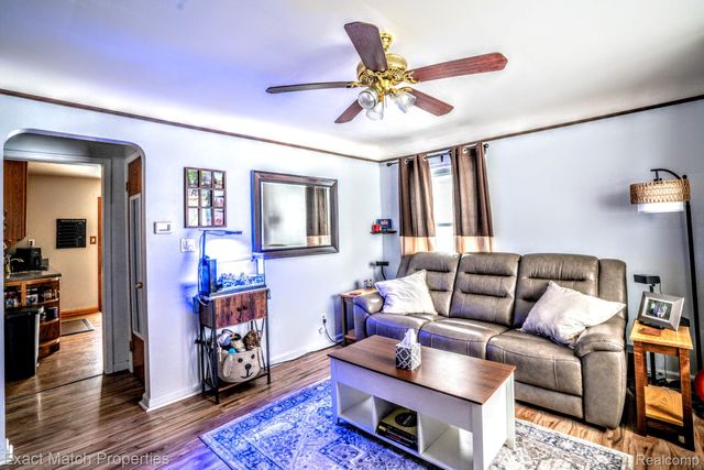 102 E Cornell Avenue, Pontiac, MI 48340