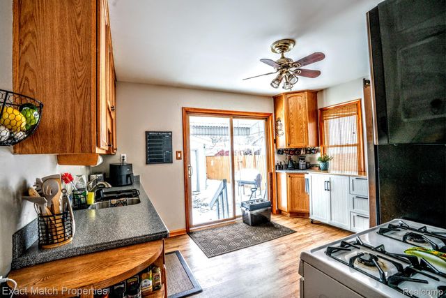 102 E Cornell Avenue, Pontiac, MI 48340