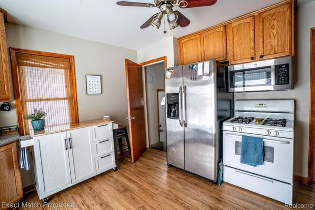 102 E Cornell Avenue, Pontiac, MI 48340