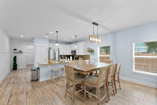 412 S 5TH AVE, Other City - In The State Of Florida, FL 32250