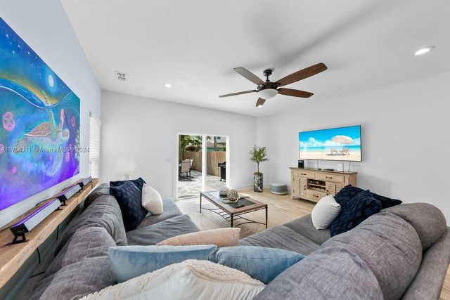 412 S 5TH AVE, Other City - In The State Of Florida, FL 32250