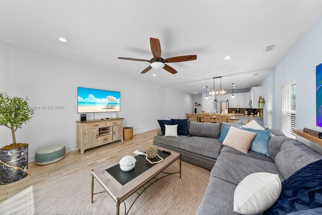 412 S 5TH AVE, Other City - In The State Of Florida, FL 32250