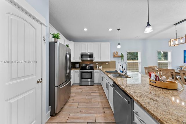 412 S 5TH AVE, Other City - In The State Of Florida, FL 32250