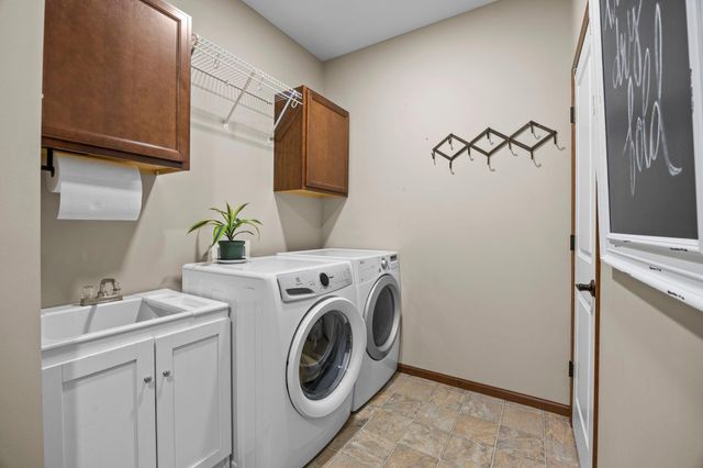 1851 Spring Creek Drive, Carver, MN 55315