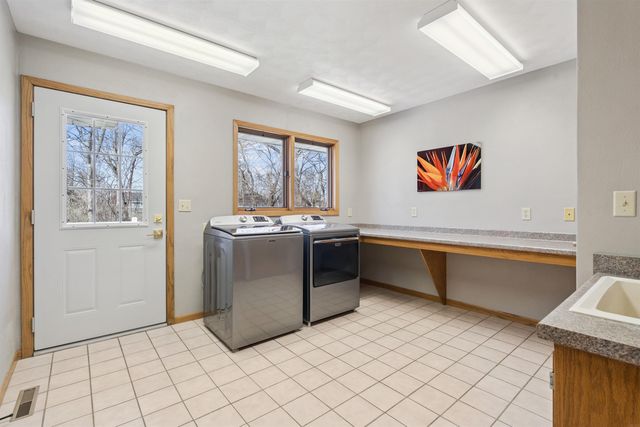 1228 Kimball Avenue, Waterloo, IA 50702