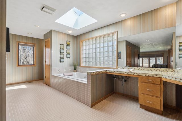 1228 Kimball Avenue, Waterloo, IA 50702