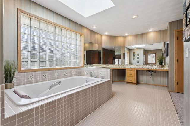 1228 Kimball Avenue, Waterloo, IA 50702