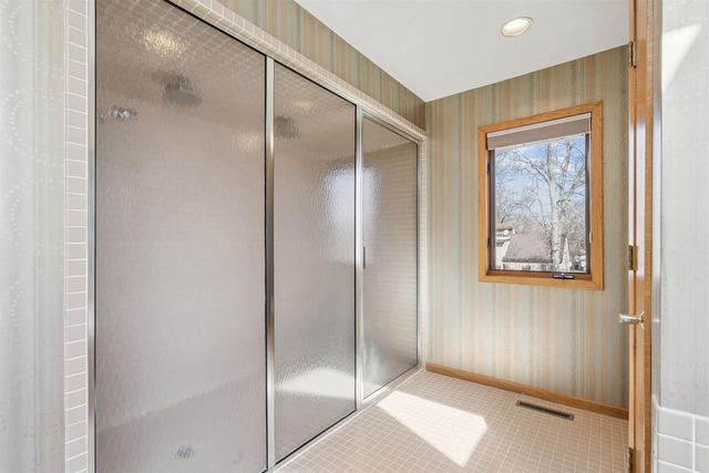 1228 Kimball Avenue, Waterloo, IA 50702