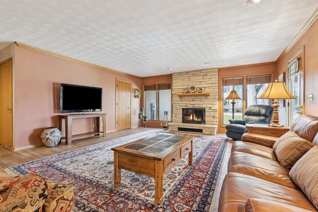 1228 Kimball Avenue, Waterloo, IA 50702