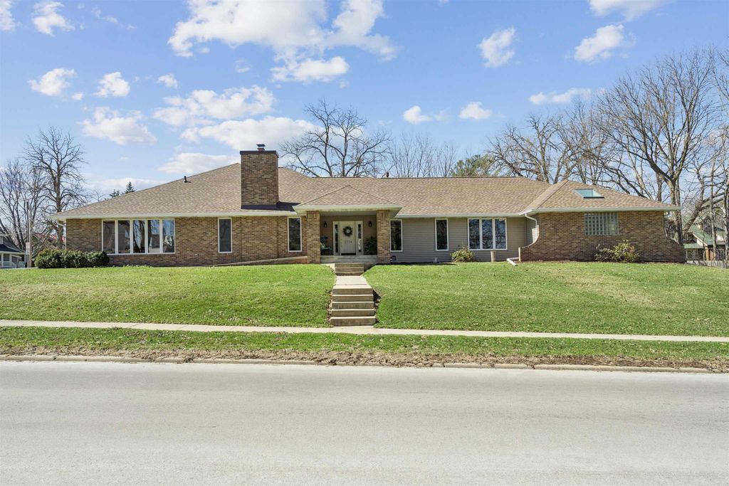 1228 Kimball Avenue, Waterloo, IA 50702