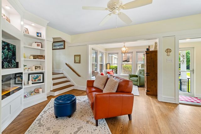 3827 HOLLYWOOD Avenue, Brookfield, IL 60513