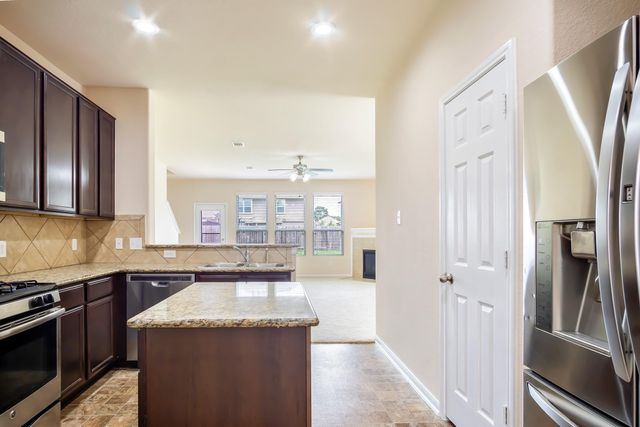 5215 Espuela Lane, Baytown, TX 77521