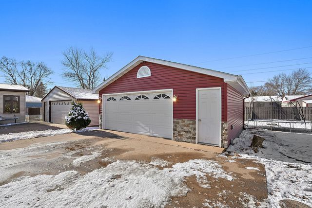 9830 6th Street NE, Blaine, MN 55434