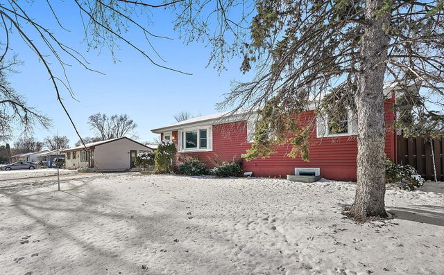 9830 6th Street NE, Blaine, MN 55434