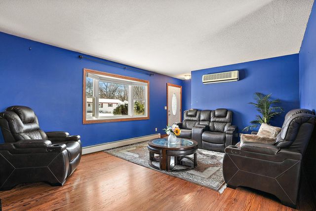 9830 6th Street NE, Blaine, MN 55434