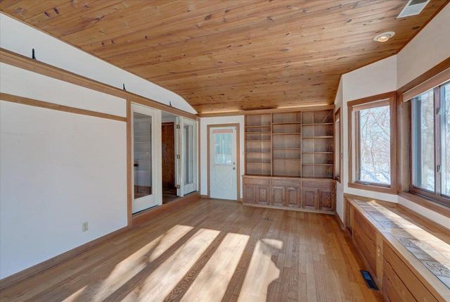 5601 Dahmen Drive, Waunakee, WI 53597