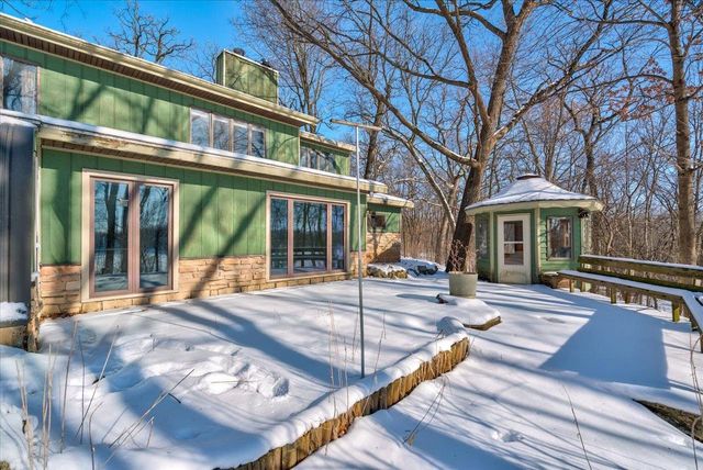 5601 Dahmen Drive, Waunakee, WI 53597