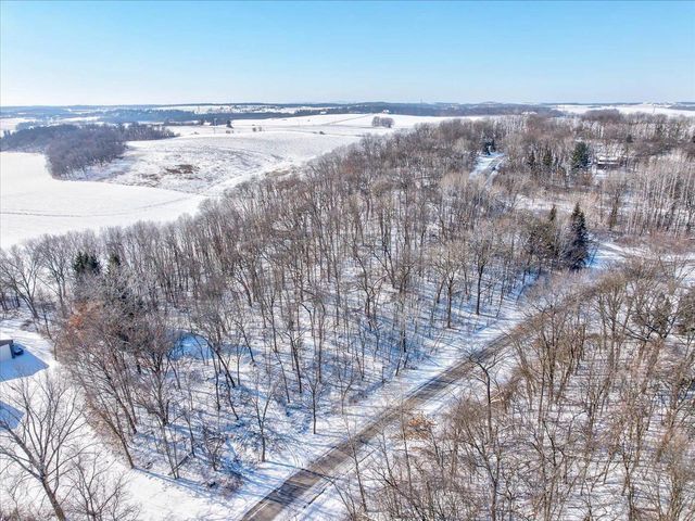 5601 Dahmen Drive, Waunakee, WI 53597