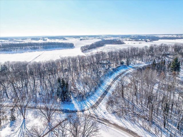 5601 Dahmen Drive, Waunakee, WI 53597