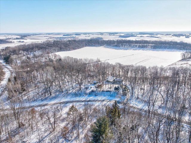 5601 Dahmen Drive, Waunakee, WI 53597