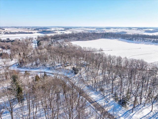 5601 Dahmen Drive, Waunakee, WI 53597