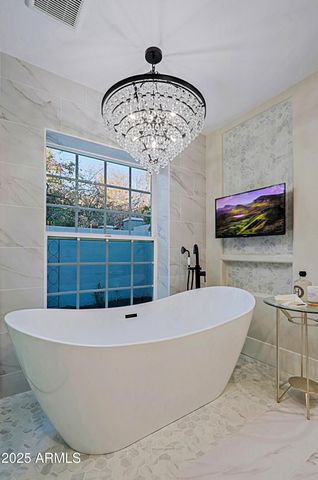 18 W KALER Drive, Phoenix, AZ 85021