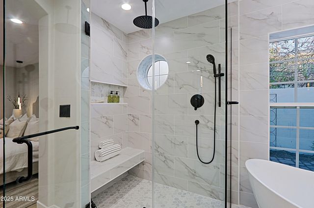 18 W KALER Drive, Phoenix, AZ 85021