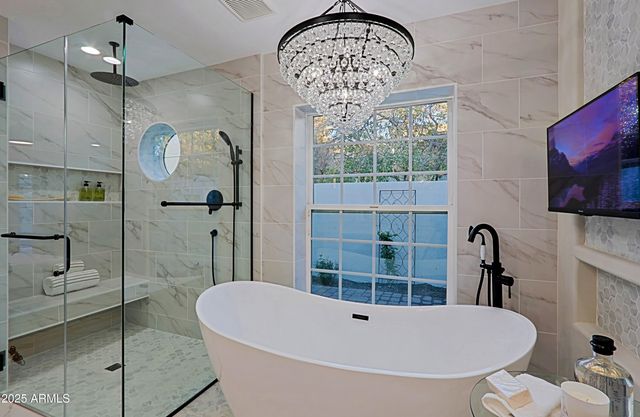 18 W KALER Drive, Phoenix, AZ 85021