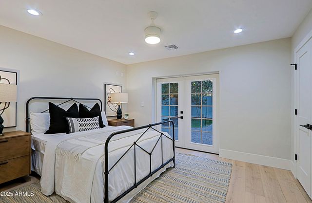 18 W KALER Drive, Phoenix, AZ 85021