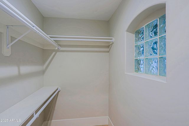 18 W KALER Drive, Phoenix, AZ 85021