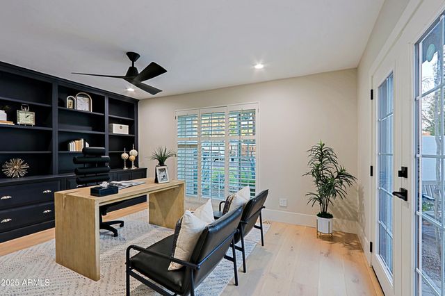 18 W KALER Drive, Phoenix, AZ 85021