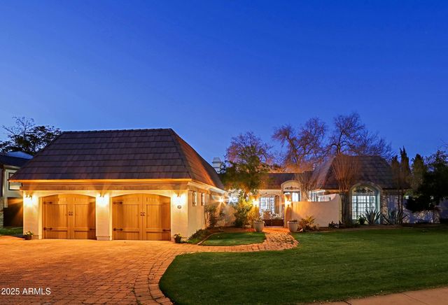 18 W KALER Drive, Phoenix, AZ 85021