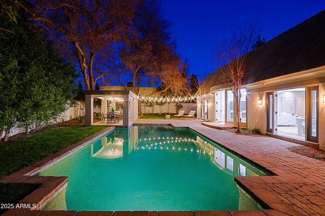 18 W KALER Drive, Phoenix, AZ 85021