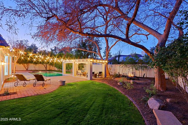 18 W KALER Drive, Phoenix, AZ 85021