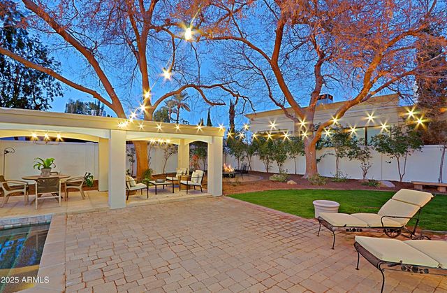 18 W KALER Drive, Phoenix, AZ 85021