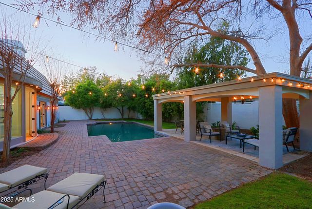 18 W KALER Drive, Phoenix, AZ 85021