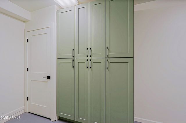 18 W KALER Drive, Phoenix, AZ 85021