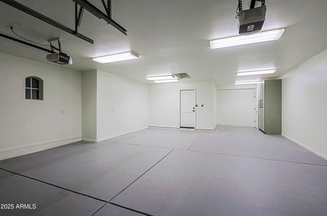 18 W KALER Drive, Phoenix, AZ 85021