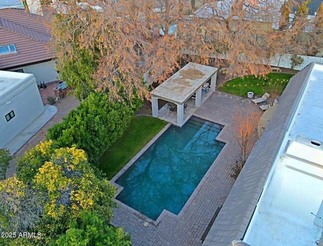 18 W KALER Drive, Phoenix, AZ 85021