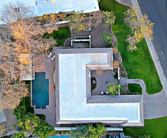 18 W KALER Drive, Phoenix, AZ 85021