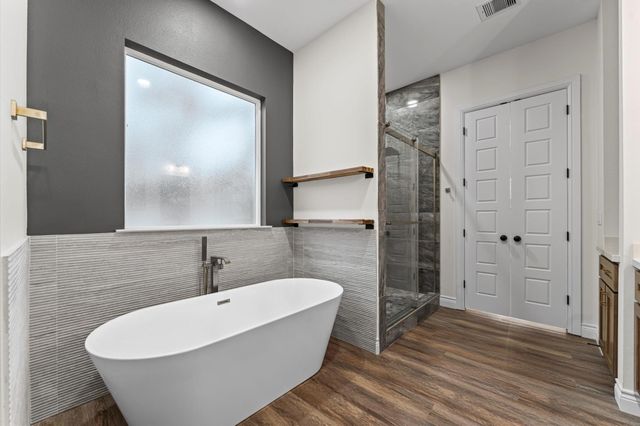 40714 Rolling Forest Drive, Magnolia, TX 77354
