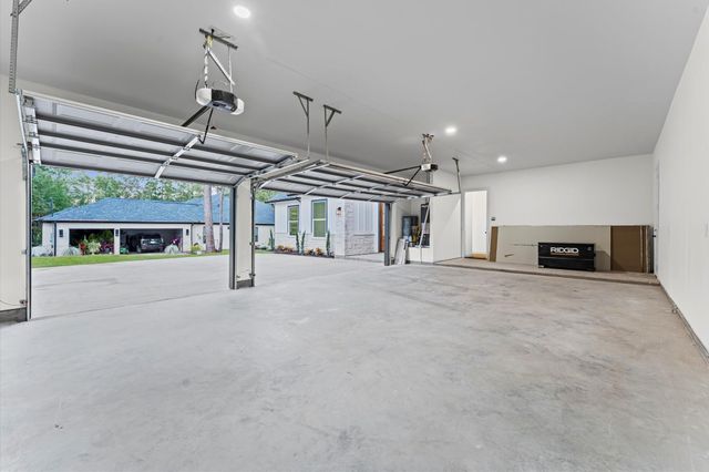 40714 Rolling Forest Drive, Magnolia, TX 77354