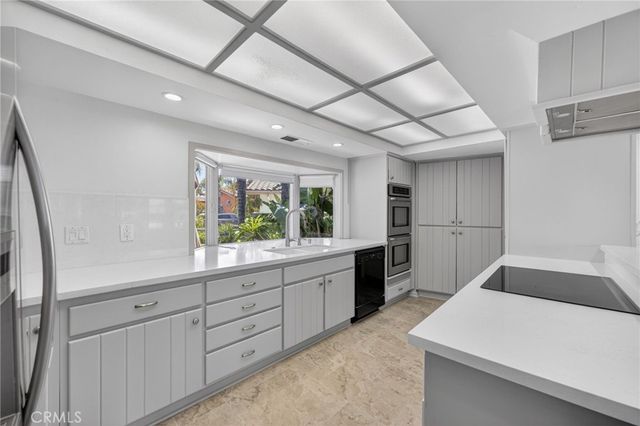 30199 Windward Drive, Canyon Lake, CA 92587