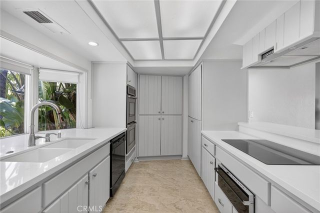 30199 Windward Drive, Canyon Lake, CA 92587