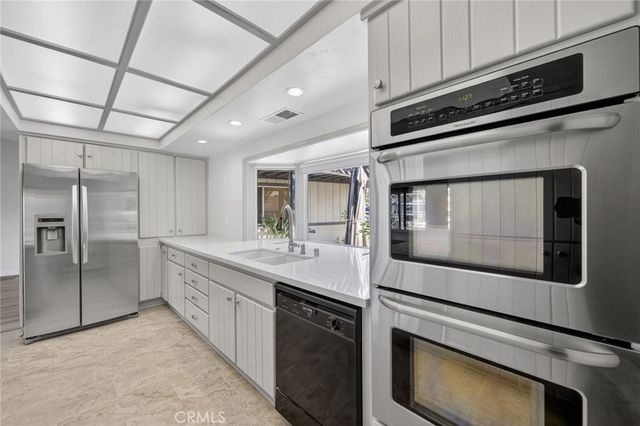 30199 Windward Drive, Canyon Lake, CA 92587