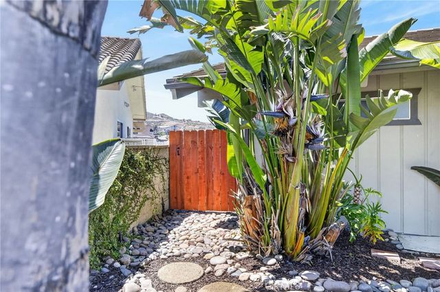 30199 Windward Drive, Canyon Lake, CA 92587