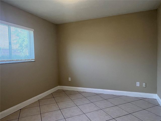 6091 W 22nd Ct 101, Hialeah, FL 33016