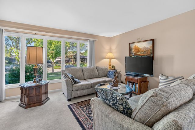 3173 Grandview Place, Darien, IL 60561