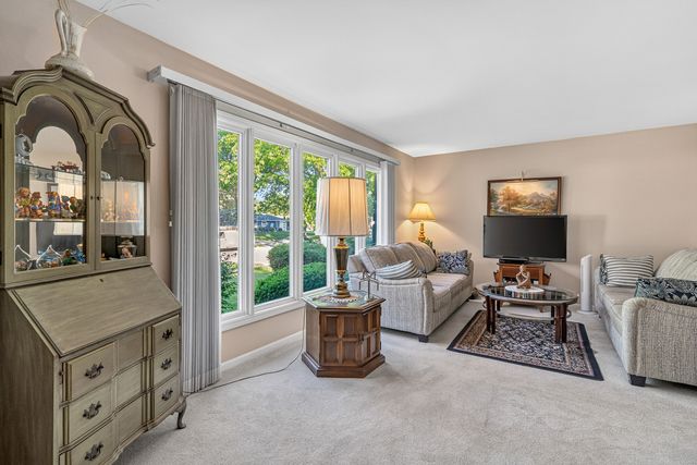 3173 Grandview Place, Darien, IL 60561